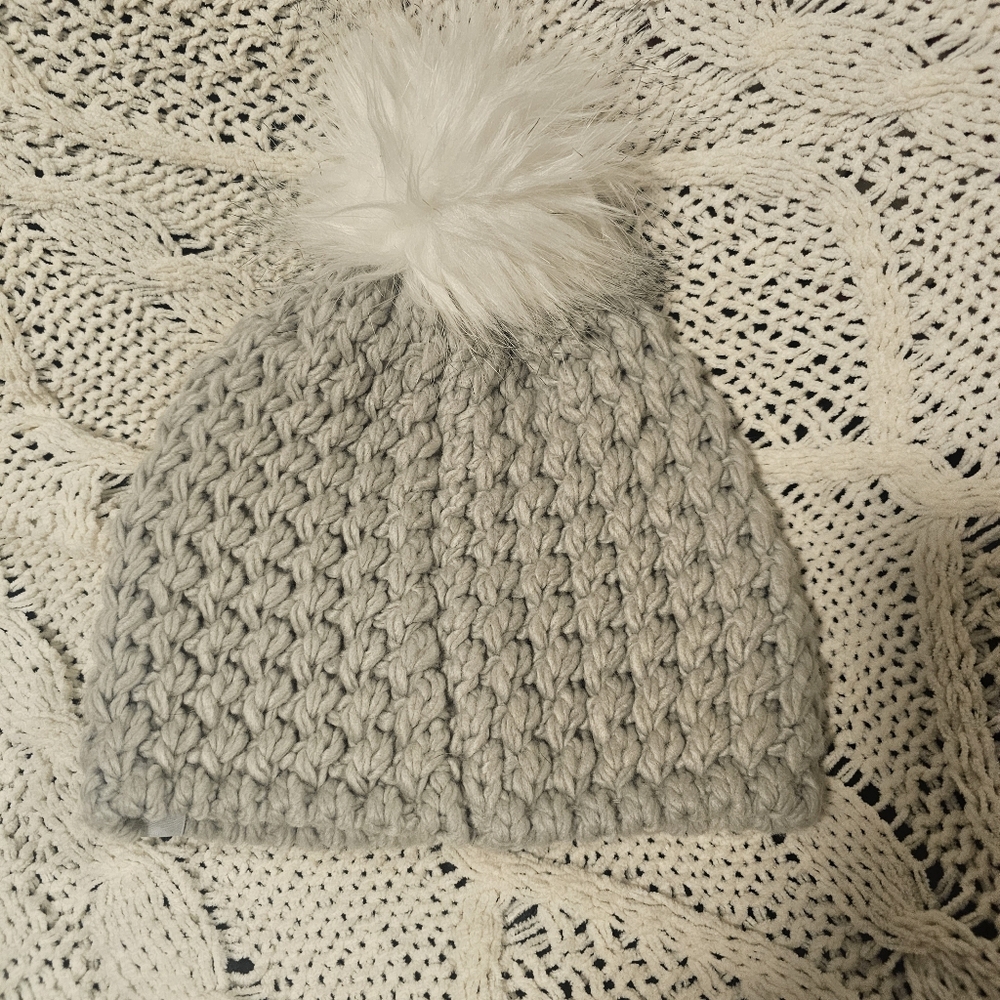 Winter hat (Fabletics) - Picture 2 of 3